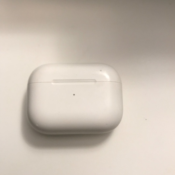 Apple AirPods Pro DAMAGED - Picture 2 of 6